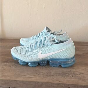 Nike Air Vapormax Flyknit in Glacier Blue & White